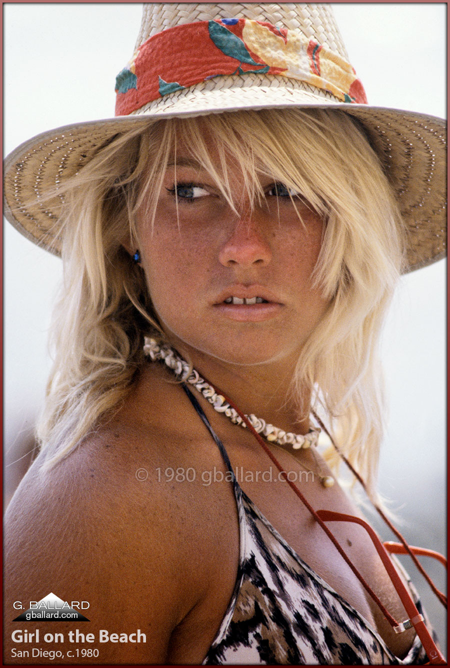 SAN DIEGO BEACH GIRL HIGH RESOLUTION IMAGES LOADING...